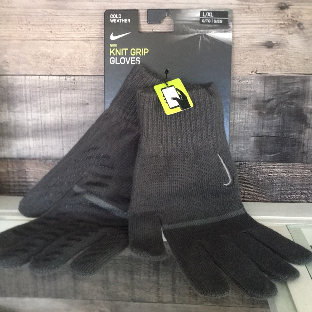 ❤️NEW!!!❤️Nike Knit Grip Gloves.